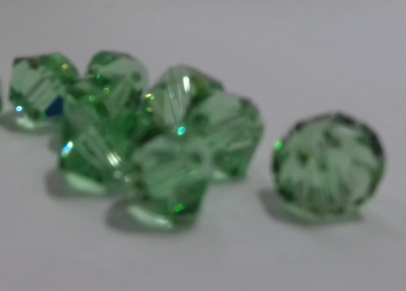 Kineski kristal romb 10 mm sv zelena